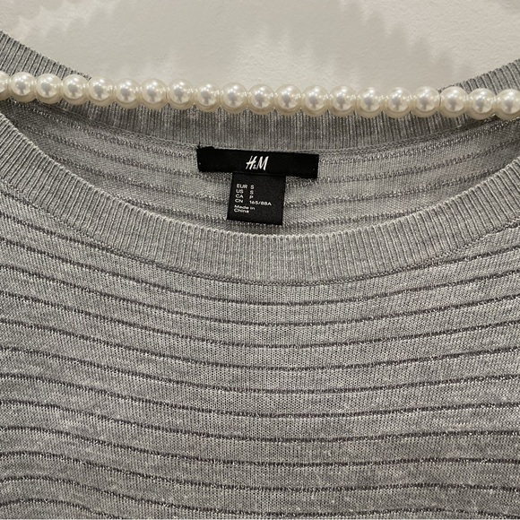 🔴H &M SWEATER🔴 - Picture 4 of 7